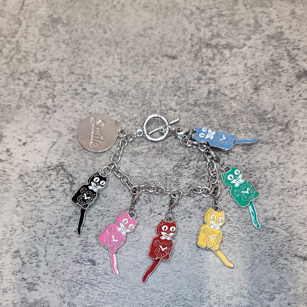 Kit-Cat Klock Charm bracelet clock - Picture 3 of 15